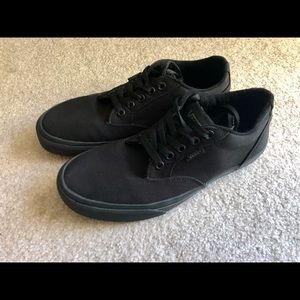 Men’s 8.5 Vans Atwood Deluxe Sneaker - like new!